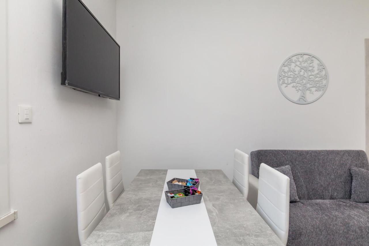 E-Bicocca Apartment มิลาน ภายนอก รูปภาพ